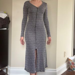 Maxi style dress with slit